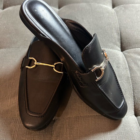 Shoes - Picture 2 of 4